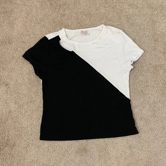 No Boundaries Crop Top - Picture 1 of 4